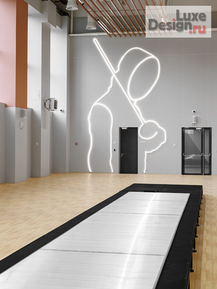 Дизайн интерьера школы "ЯРКИЙ ТЕРРАКОТ. ШКОЛА ФЕХТОВАНИЯ КАЗАНЬ" (фото 2)